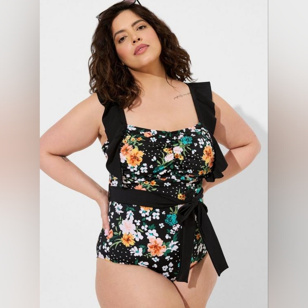 Wireless Bandeau Belted One Piece Swimsuit